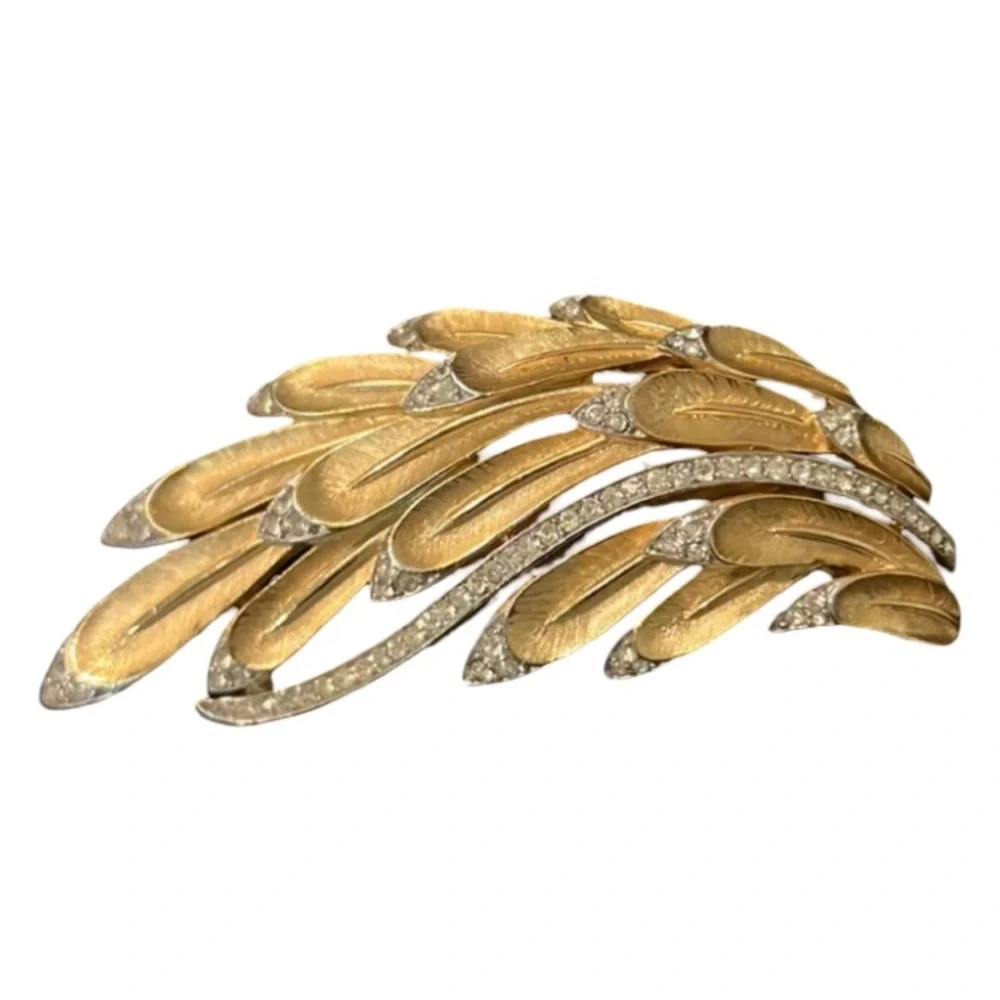 Vintage Whimical Trifari Gold Plated Crystal Angel Wings Brooch